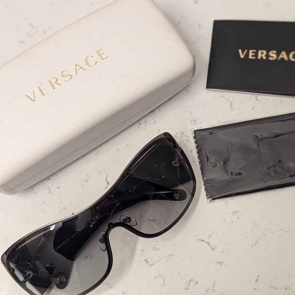 Versace early 2000's sunglasses